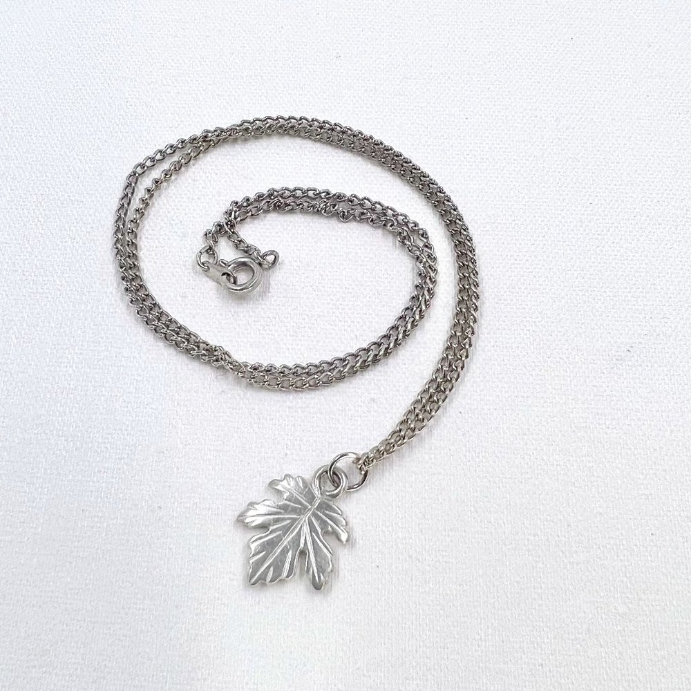 Oak Leaf Pendant Silver Tone Chain 18” Necklace
